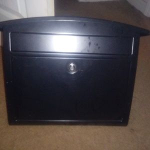 Mailbox 📬 with keys